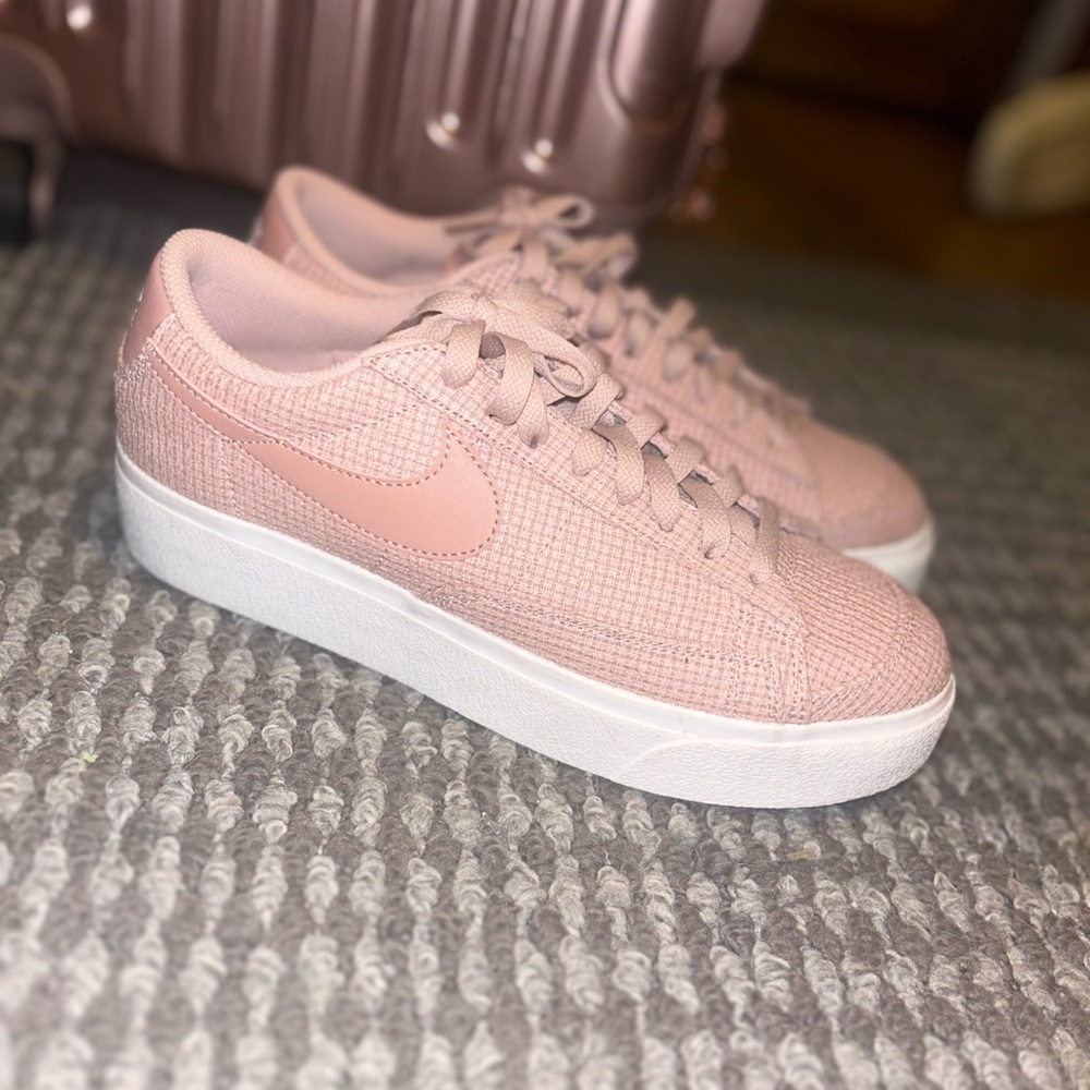 Nike Pink low blazer